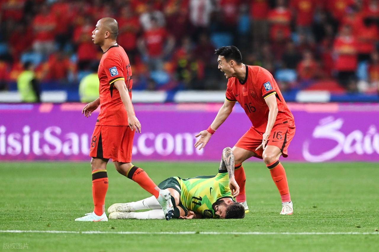 关于首发出场的新援表现抢眼，被誉为球队救世主的信息