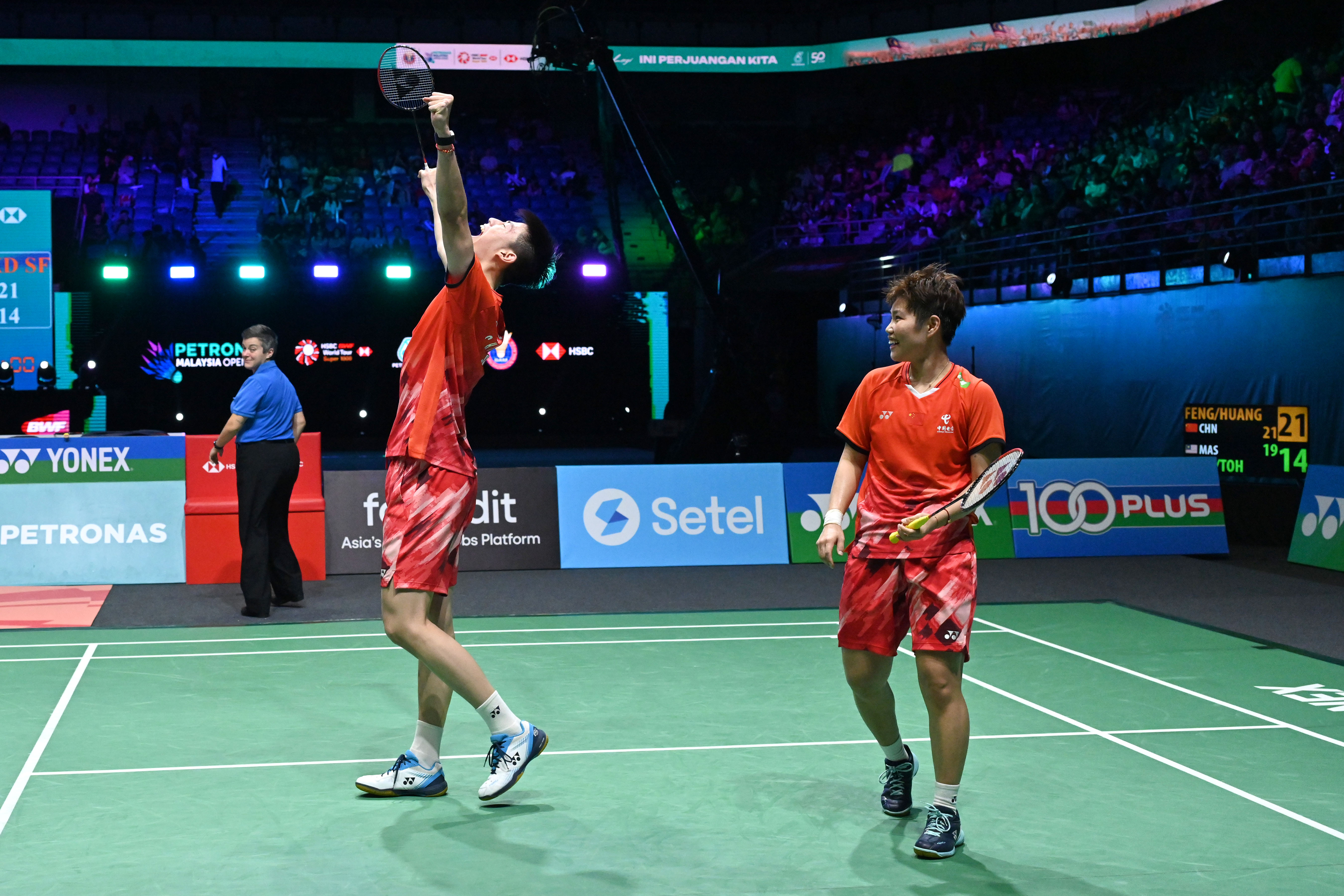 马来西亚队在羽毛球比赛中获胜