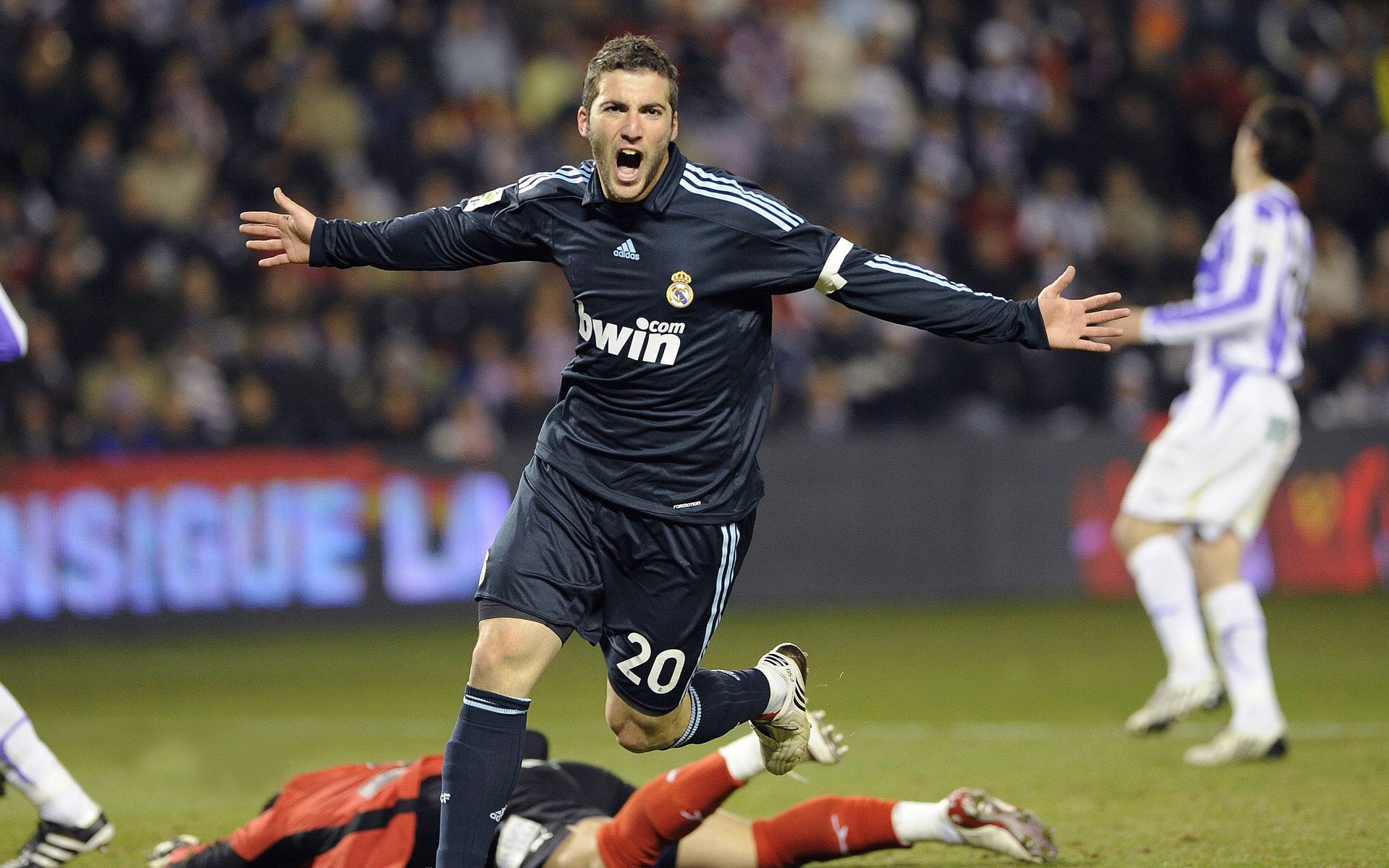 东契奇连续二十场比赛得分超过出色防守，G2挑战极限！